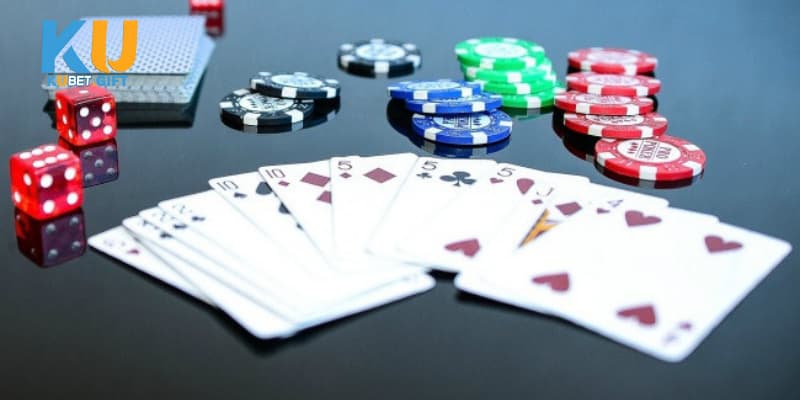 Giao diện đẹp mắt với tông màu tím là chủ đạo